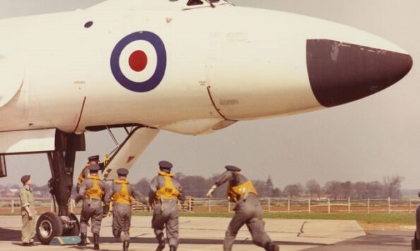 Crew rushing to a Vulcan Bomber