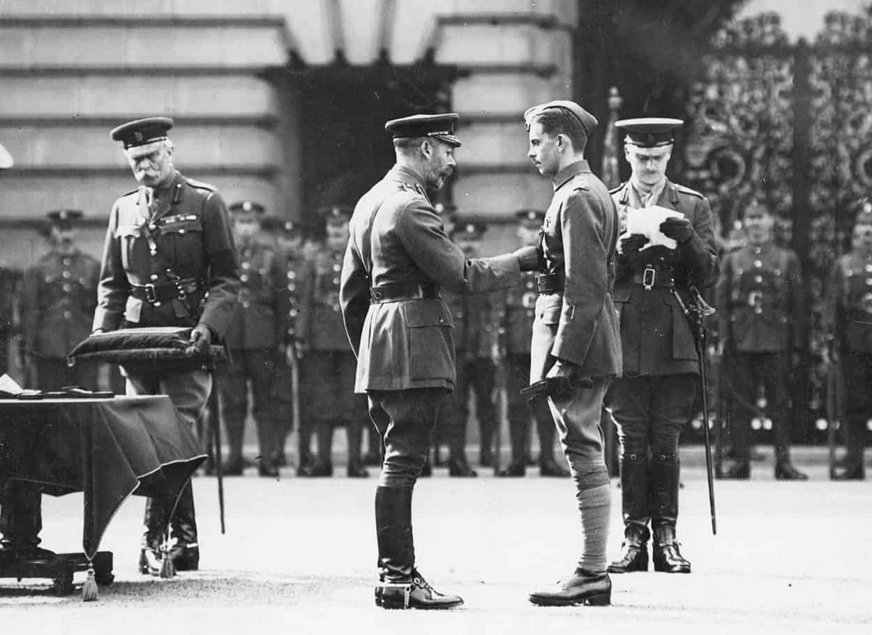 King George V presenting Gilbert Insall with the Victoria Cross, 26 September 1917 (© RAF Museum X004-7598/020)