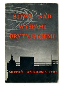 Front cover of a worn vintage booklet in Polish with the title "BITWA NAD WYSPAMI BRYTYJSKIEMI" ("Battle Over the British Isles") printed in large red letters. A black-and-white background image shows aircraft contrails across the sky above the silhouette of a building or ship structure. At the bottom, the text reads "SIERPIEŃ – PAŹDZIERNIK 1940" ("August–October 1940").